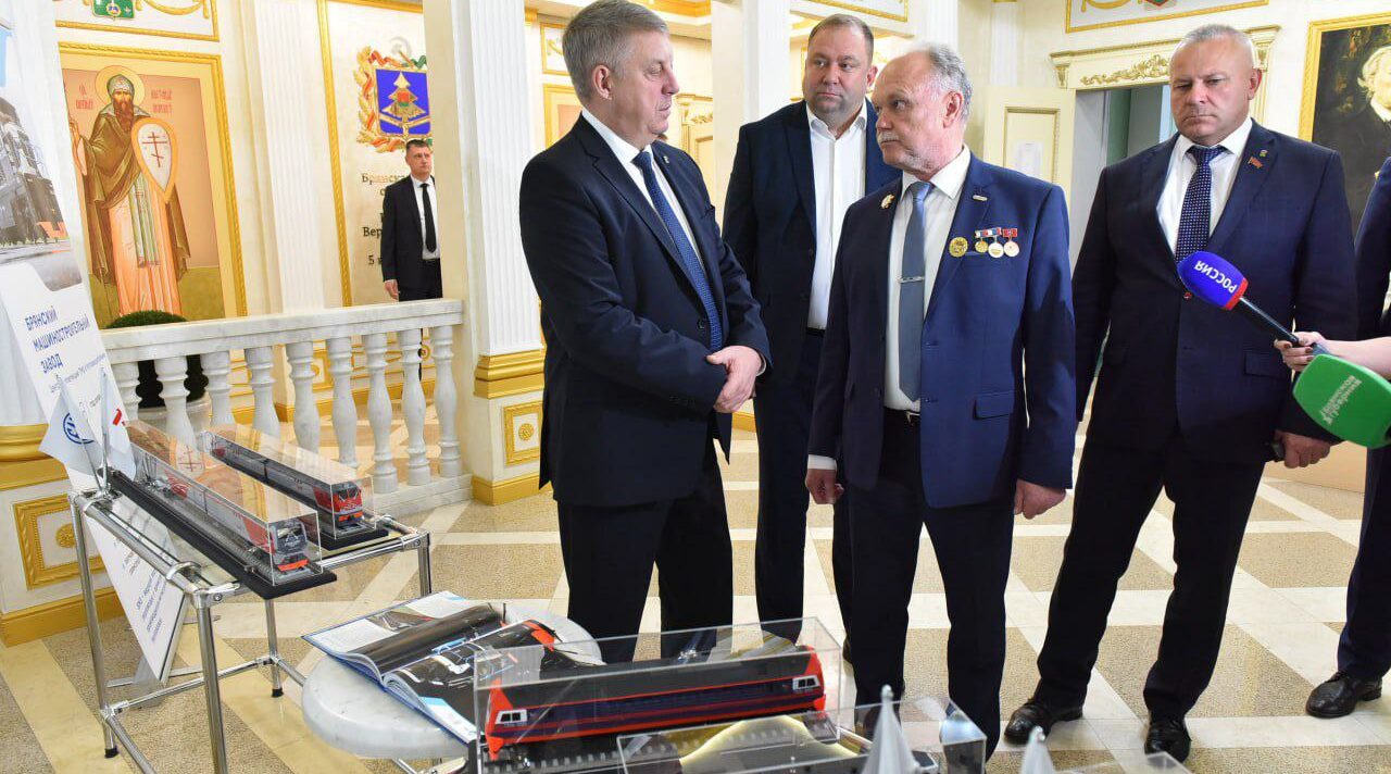 Губернатор Брянской области поздравил земляков с Днем машиностроителя