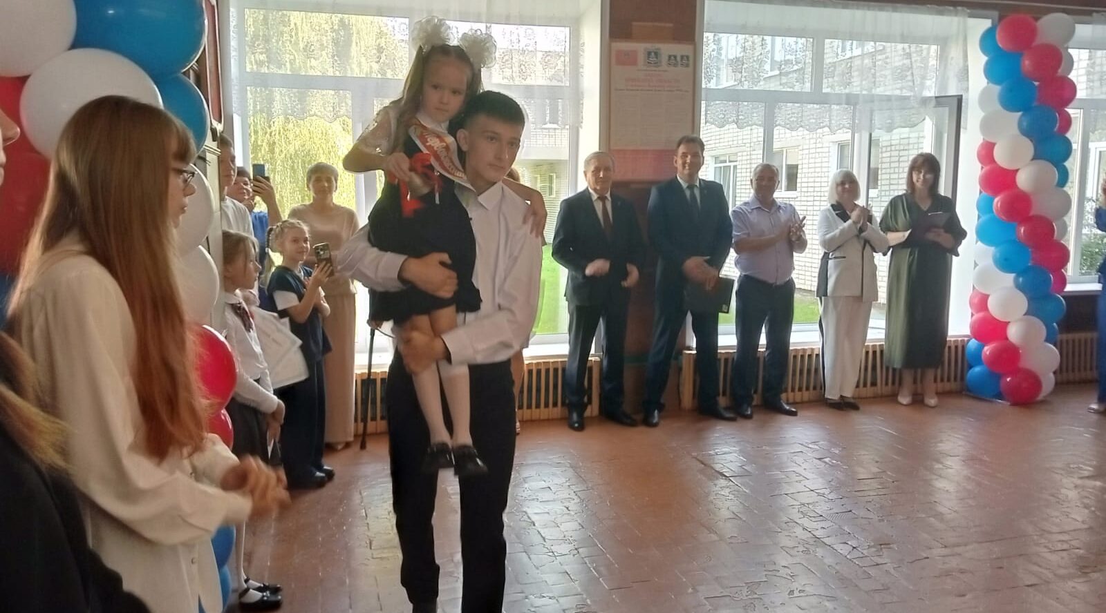 1 сентября в Кокоревской средней школе прошла торжественная линейка, посвященная Дню знаний