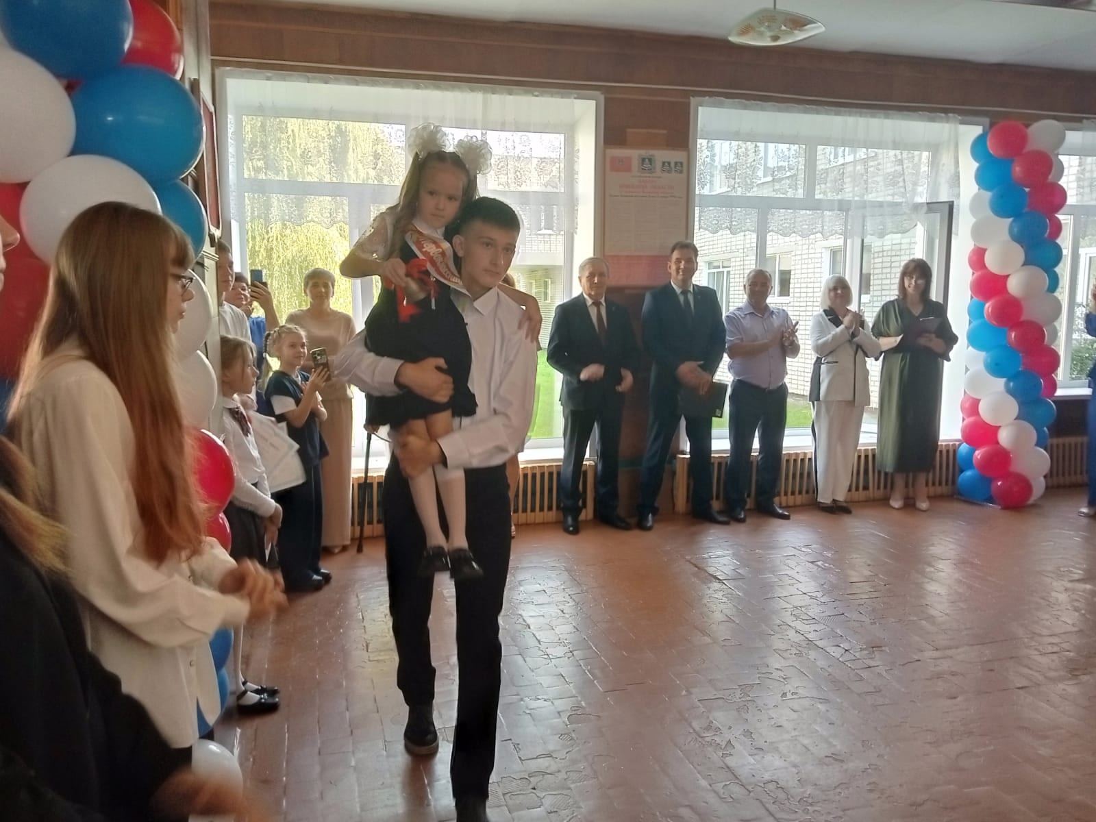 1 сентября в Кокоревской средней школе прошла торжественная линейка, посвященная Дню знаний