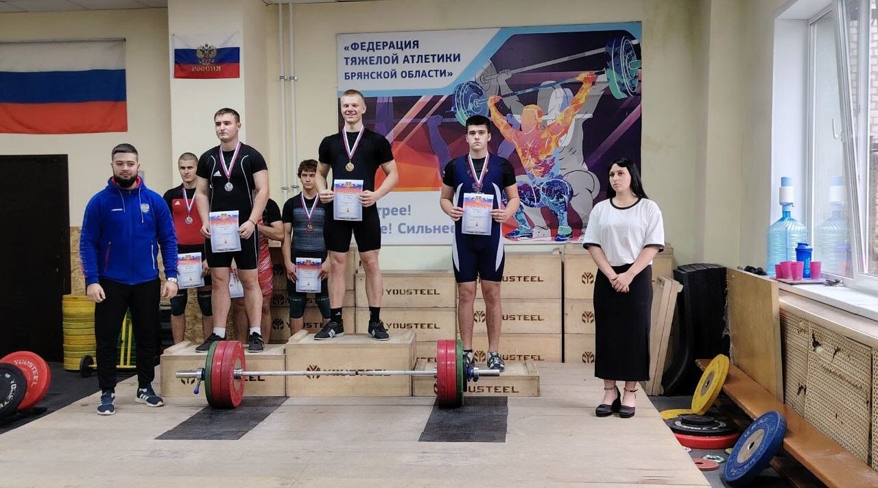 Суземские тяжелоатлеты успешно выступили на областном чемпионате