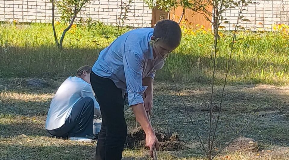  Старшеклассники Кокоревской школы приняли участие во Всероссийском экологическом субботнике