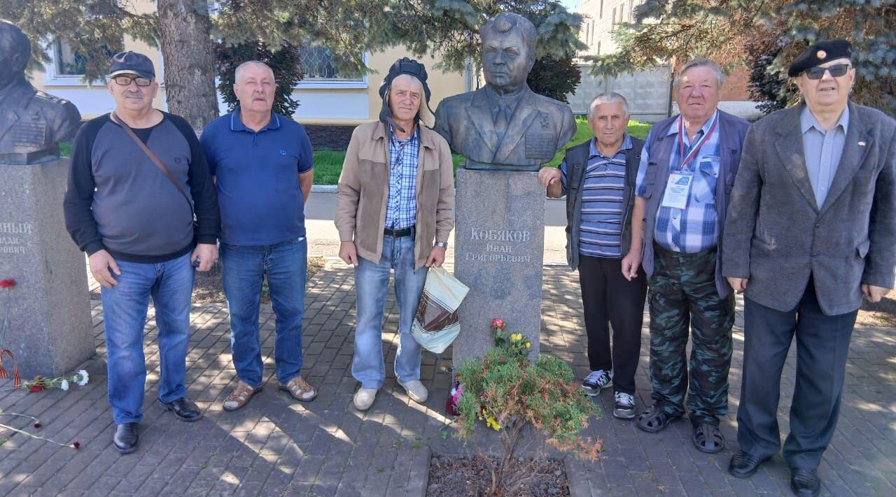 Суземские танкисты  почтили память героев