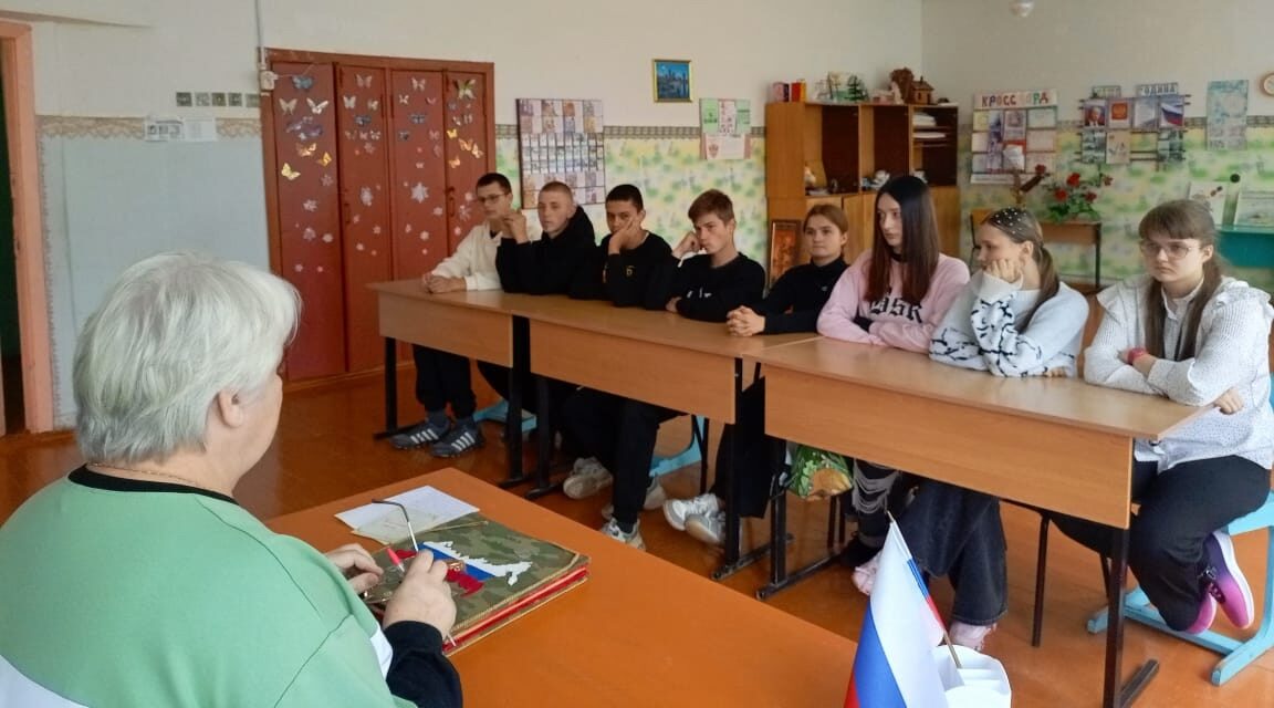 В Селечне школьники пообщались с матерью участника СВО