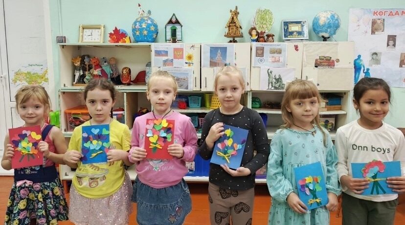 Воспитанники «Солнышка» сделали подарки своим дедушкам и бабушкам