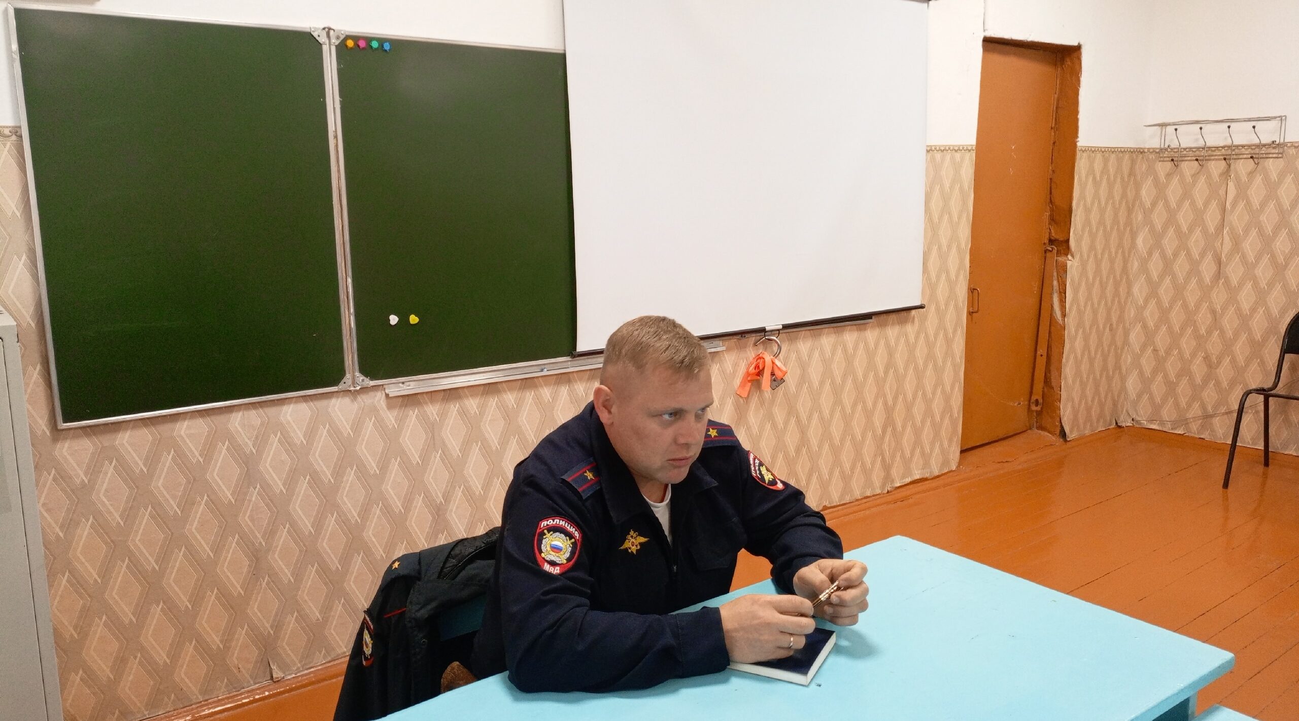 Полицейские провели с ребятами Селеченской школы профилактическую беседу