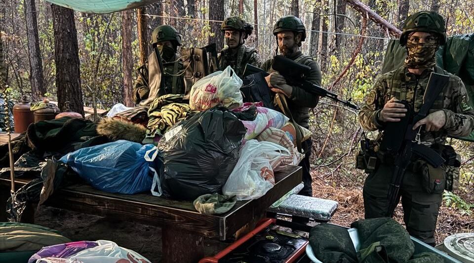 В Суземке волонтеры помогают военнослужащим стройматериалами и медикаментами
