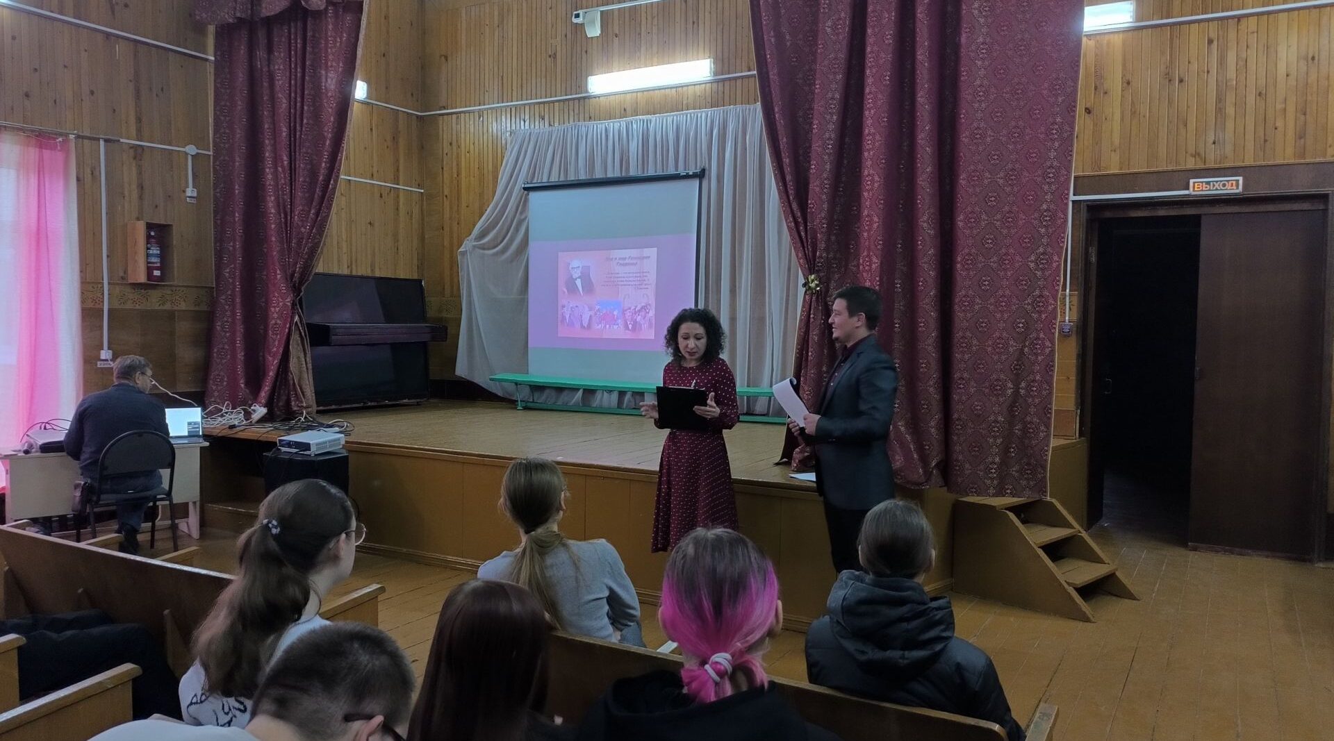 В Кокоревской СОШ прошло музыкальное путешествие в мир творчества Геннадия Гладкова