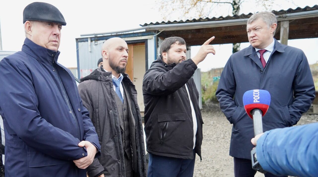 Замминистра и губернатор посетили полигон по утилизации ТКО в Большом Полпино