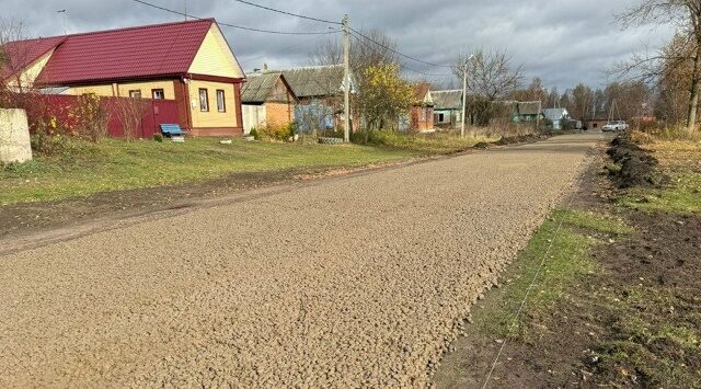 В брянском селе Киваи обновляют дорогу по улице Первомайская