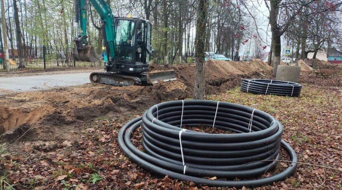 В брянской Клетне продолжается работа по реконструкции водопроводных сетей