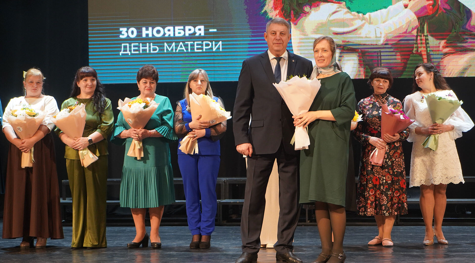 Суземская многодетная мама награждена знаком «Материнская слава»