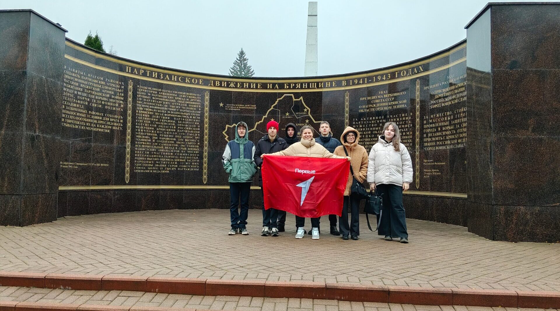 Кокоревские школьники прикоснулись к живой истории страны на «Партизанской поляне»