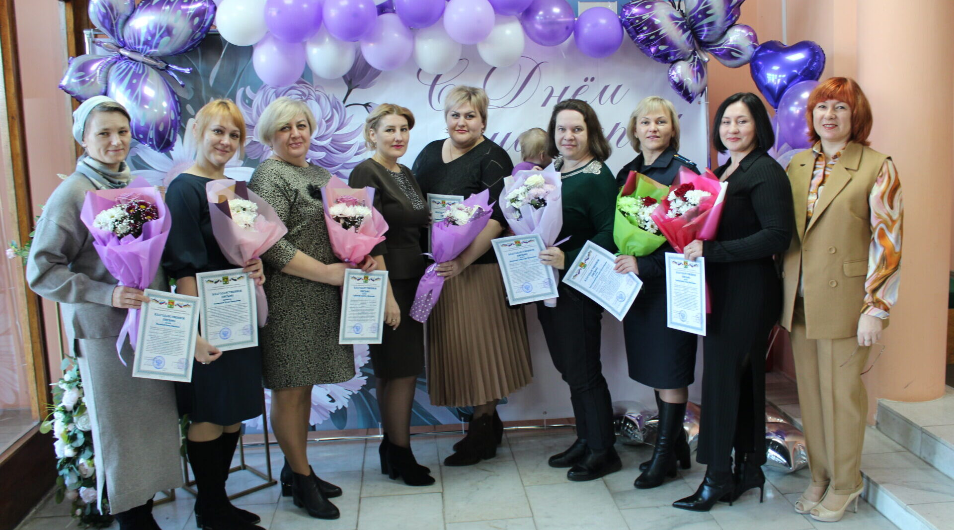 Многодетные мамы Суземского района получили поздравления и подарки