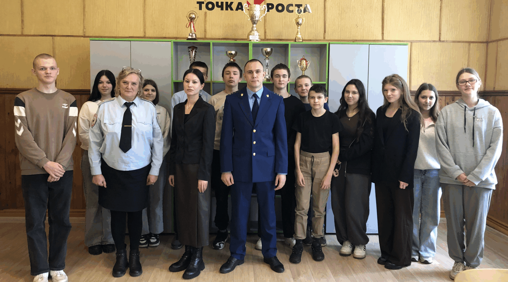 Сотрудники прокуратуры выступили с лекцией перед учащимися