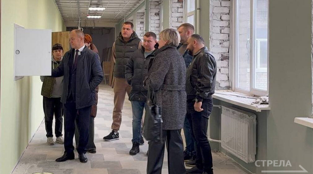 Депутат Госдумы проинспектировал ход работ по ремонту брянской школы №42