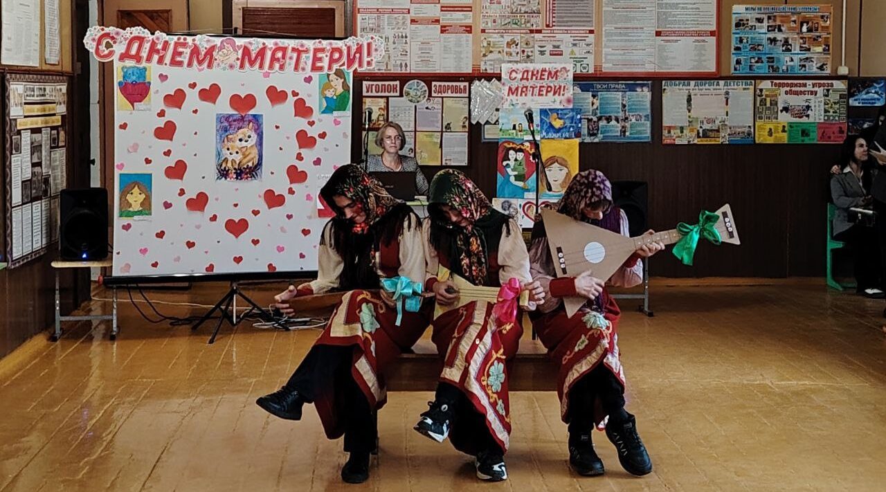 В Холмечской СОШ состоялся концерт, посвященный Дню матери