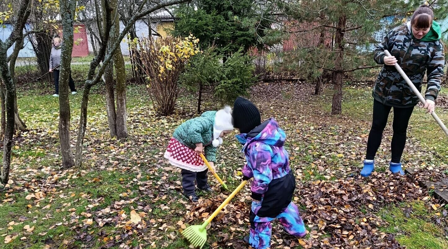 В детском саду «Журавушка» сотрудники и воспитанники провели субботник