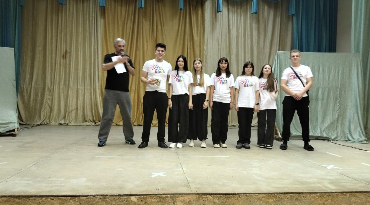 Суземский «Неугомон» занял третье место на школе КВН