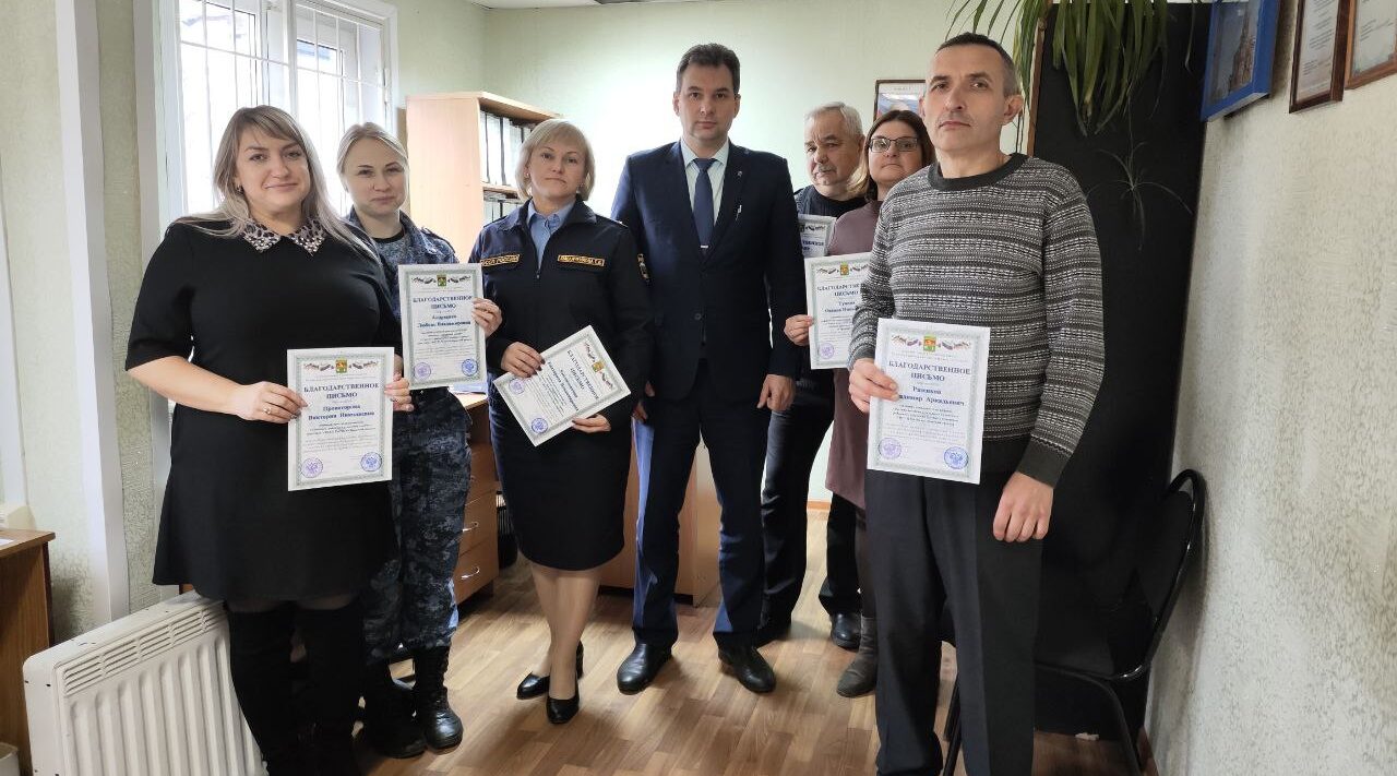 Глава администрации поздравил приставов с профессиональным праздником