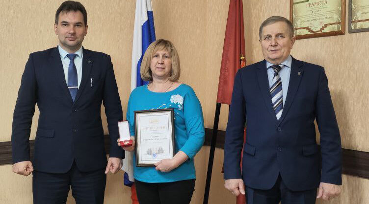 Главный бухгалтер  школы-интерната награждена Почетной грамотой облдумы