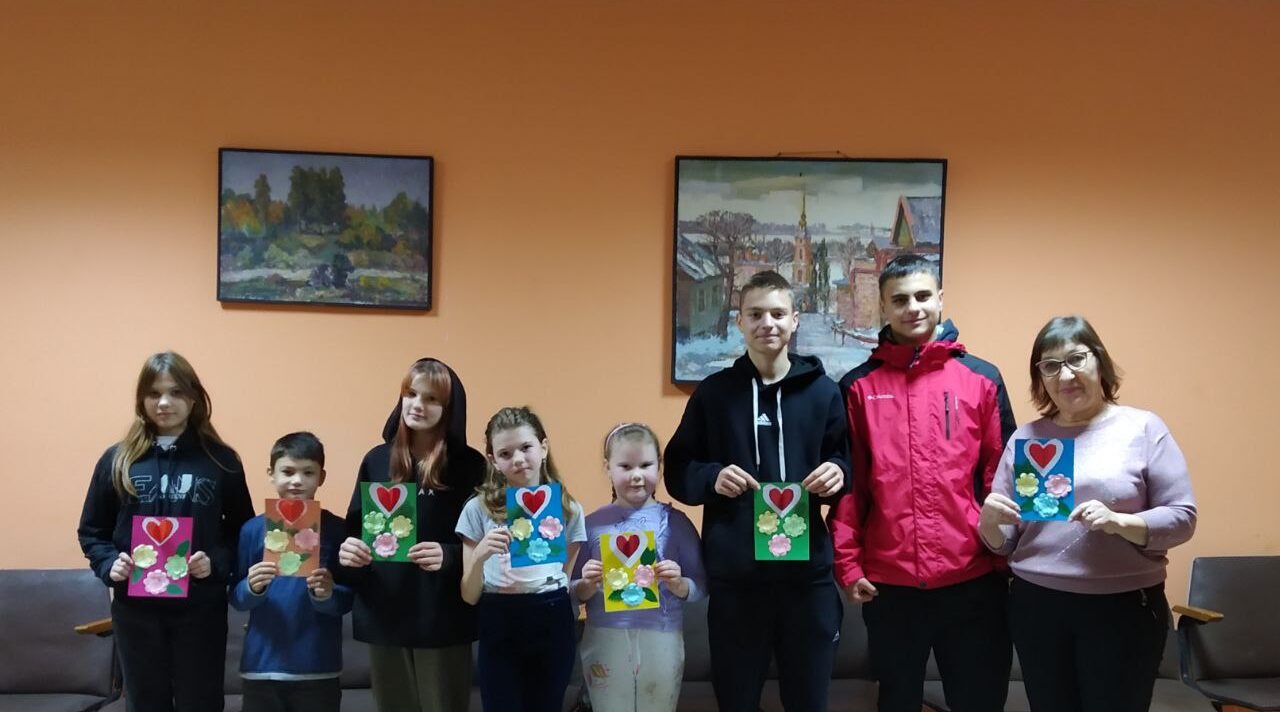 В Алешковичском СДК прошёл мастер‑класс «Открытка для мамы»