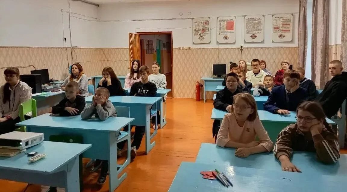 Школьники из Селечни стали участниками дискуссии «Как понять друг друга разным поколениям»