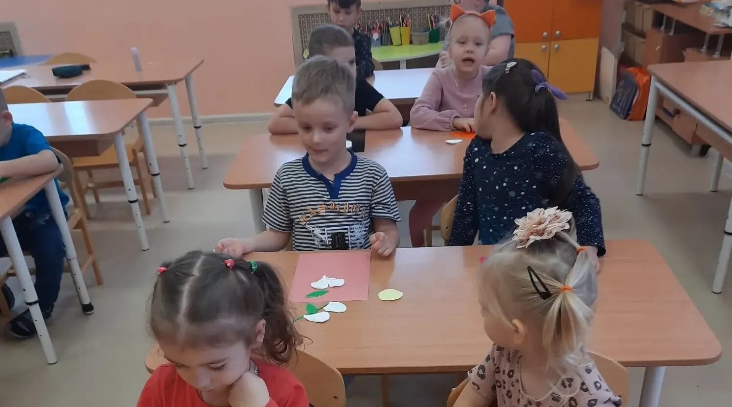 Воспитанники «Ромашки» приготовили подарки для мам