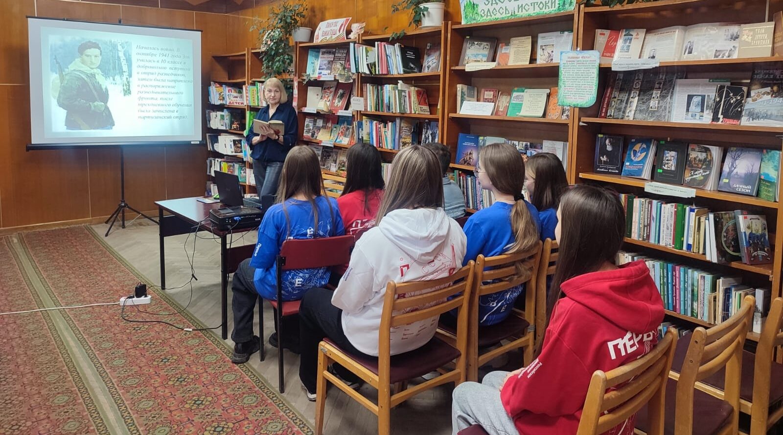 В Суземской детской библиотеке прошел час мужества «Мы помним, Зоя, великий подвиг твой!»