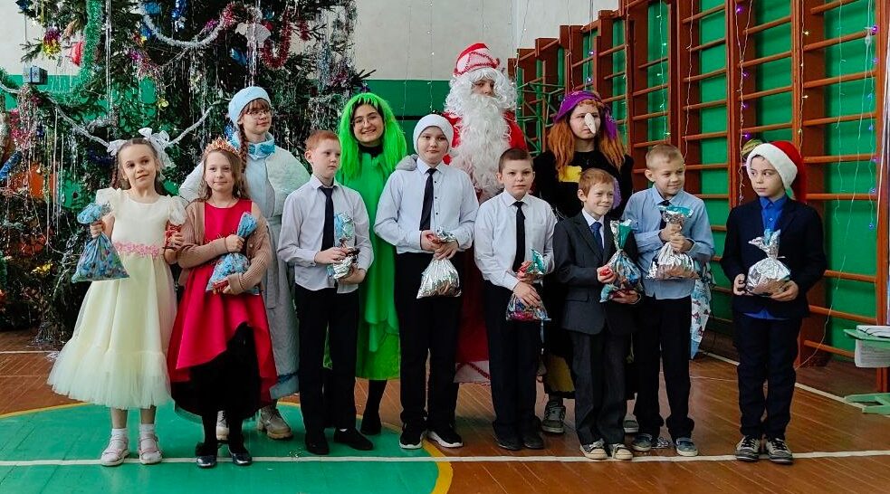 В Кокоревской школе прошла новогодняя елка для учащихся 1-4 классов