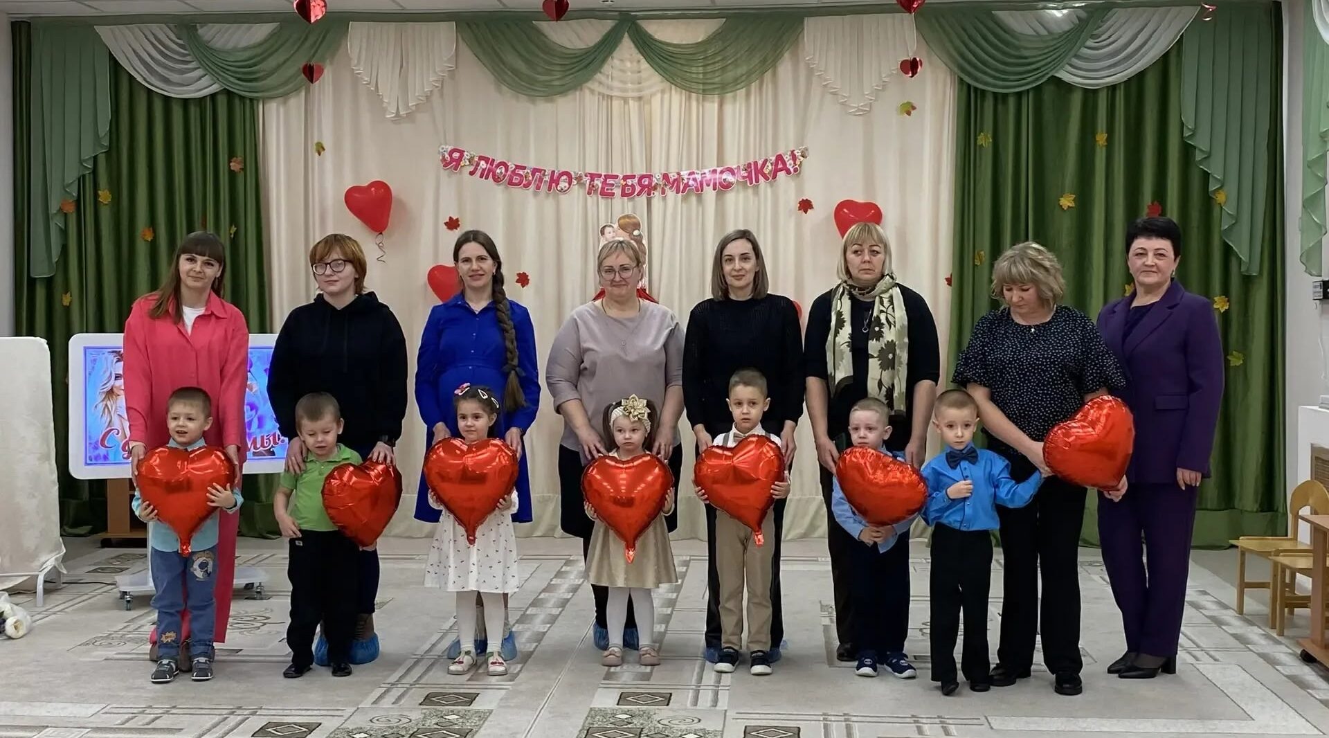 В детском саду «Ромашка» прошёл праздничный вечер ко Дню матери  