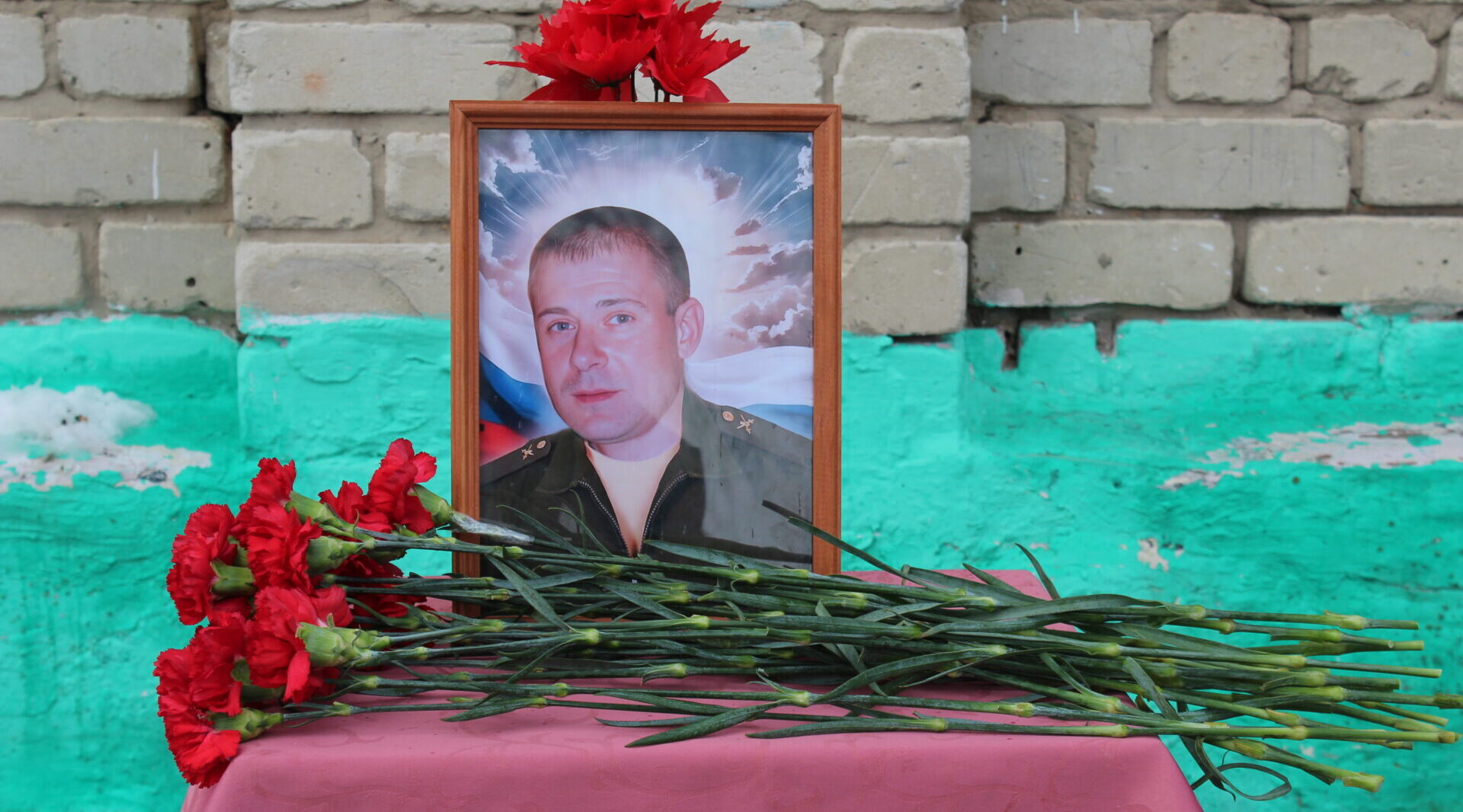 В Селечне увековечили память Виктора Капанина