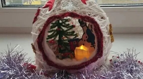 В детском саду «Ромашка» родители и дети сделали новогодние игрушки