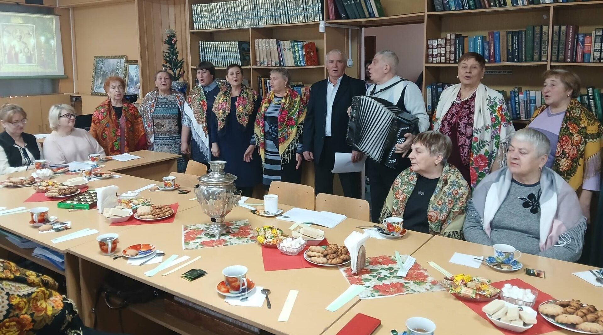 В районной библиотеке отметили День Святого Николая