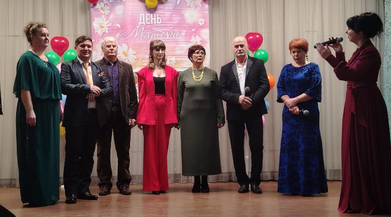 В Холмечском ДК состоялся праздничный концерт «Стихи для мамы»