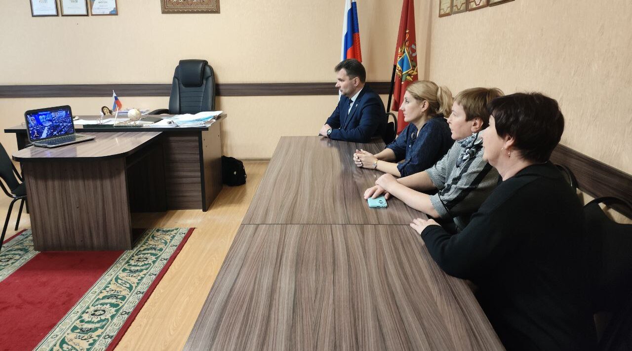 В Суземском районе активно смотрят прямую линию с Президентом Владимиром Путиным