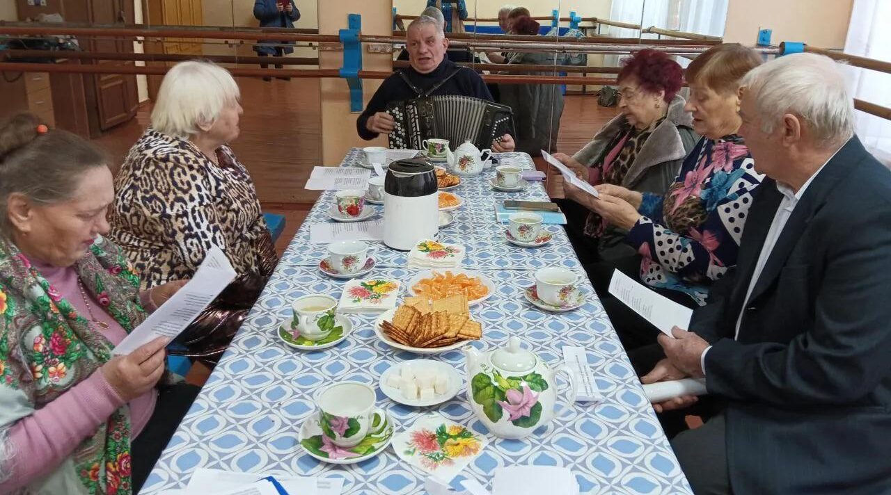 Участники клуба «Гармония» провели новогодние посиделки  