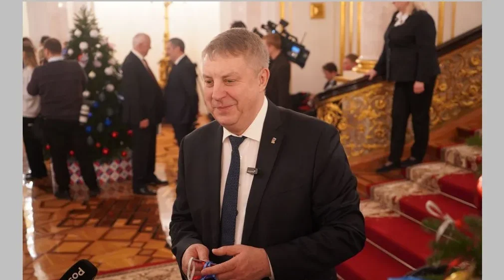 Александр Богомаз помогает Деду Морозу исполнять детские мечты 