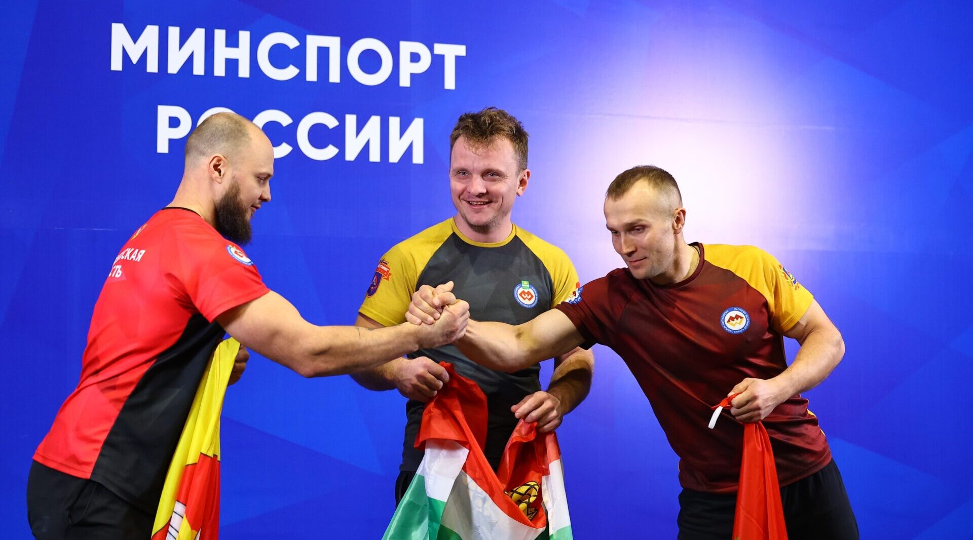 Брянские спортсмены закрепили позиции на турнире ЦФО по армрестлингу