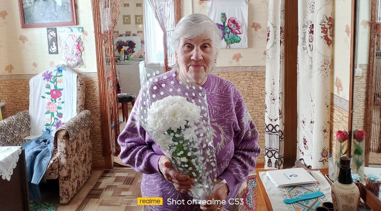 Сотрудники КЦСОН Суземского района поздравили с днем рождения узницу концлагерей