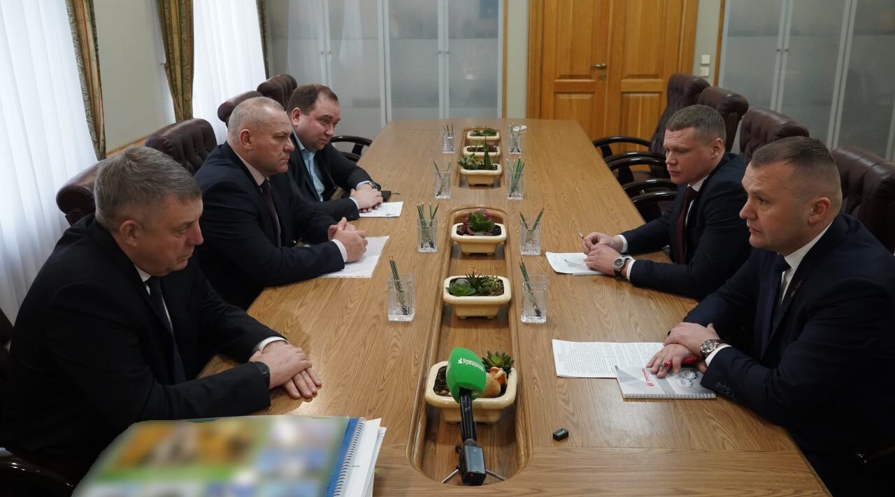 Губернатор Брянской области провёл рабочую встречу с руководством «Гомсельмаша» и «Брянсксельмаша»