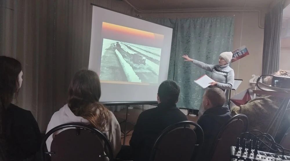 В Холмечском СДК прошёл информационный час «Ленинград… Блокада… Дети