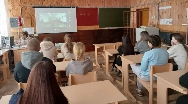 В Кокоревской школе прошла онлайн-встреча с Героем России Борисом Нижевёнком