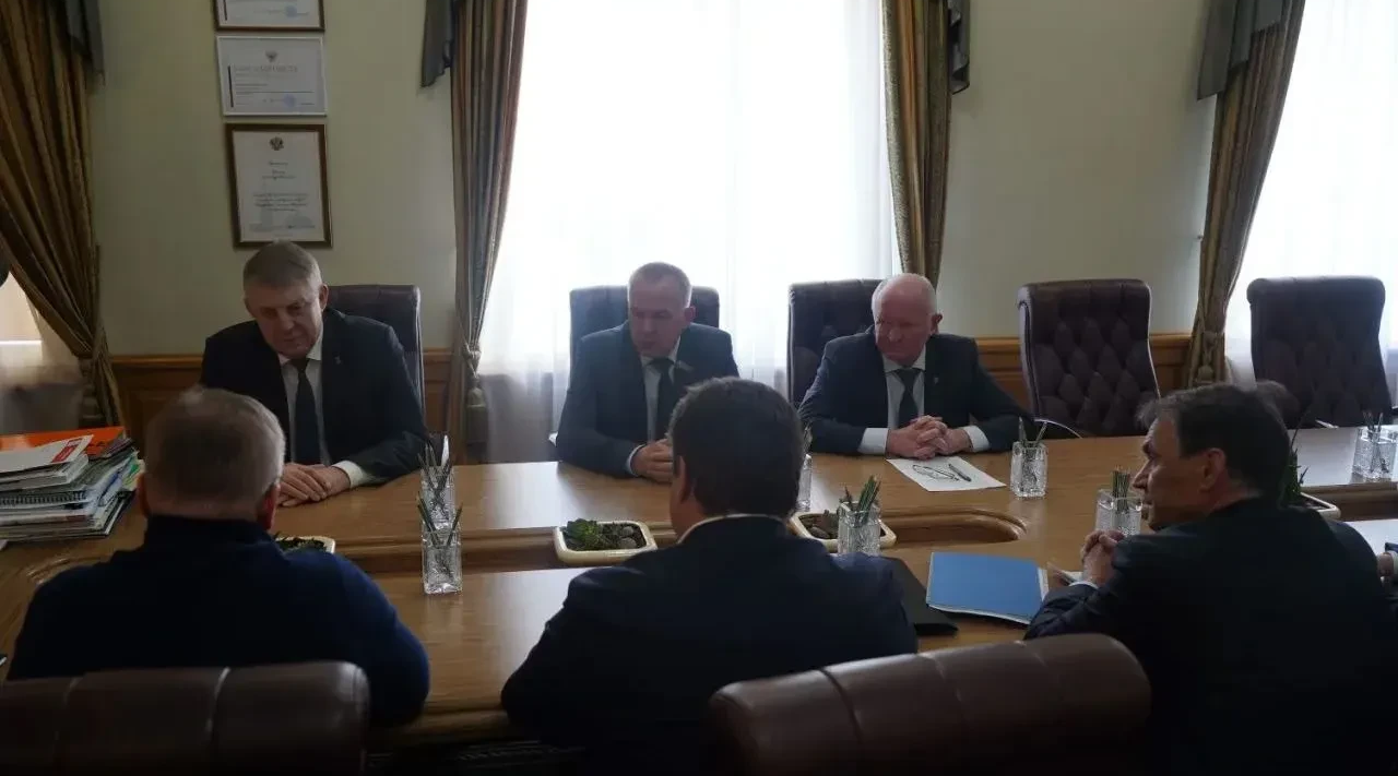 Губернатор Александр Богомаз встретился с инвестором крупнейшего плодового хозяйства Брянщины