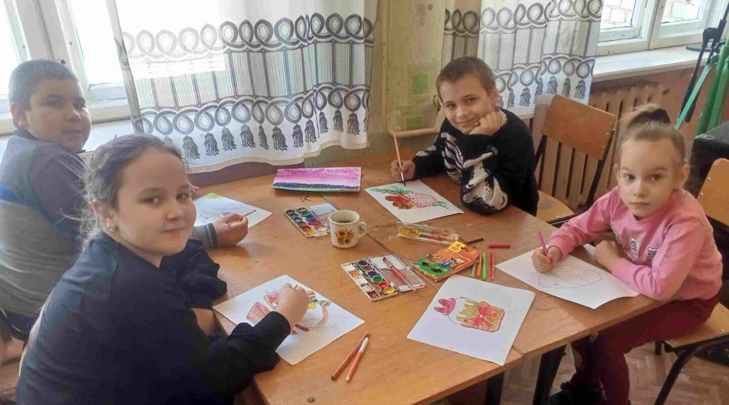 Пасхальные рисунки детей украсили Негинский Дом культуры 