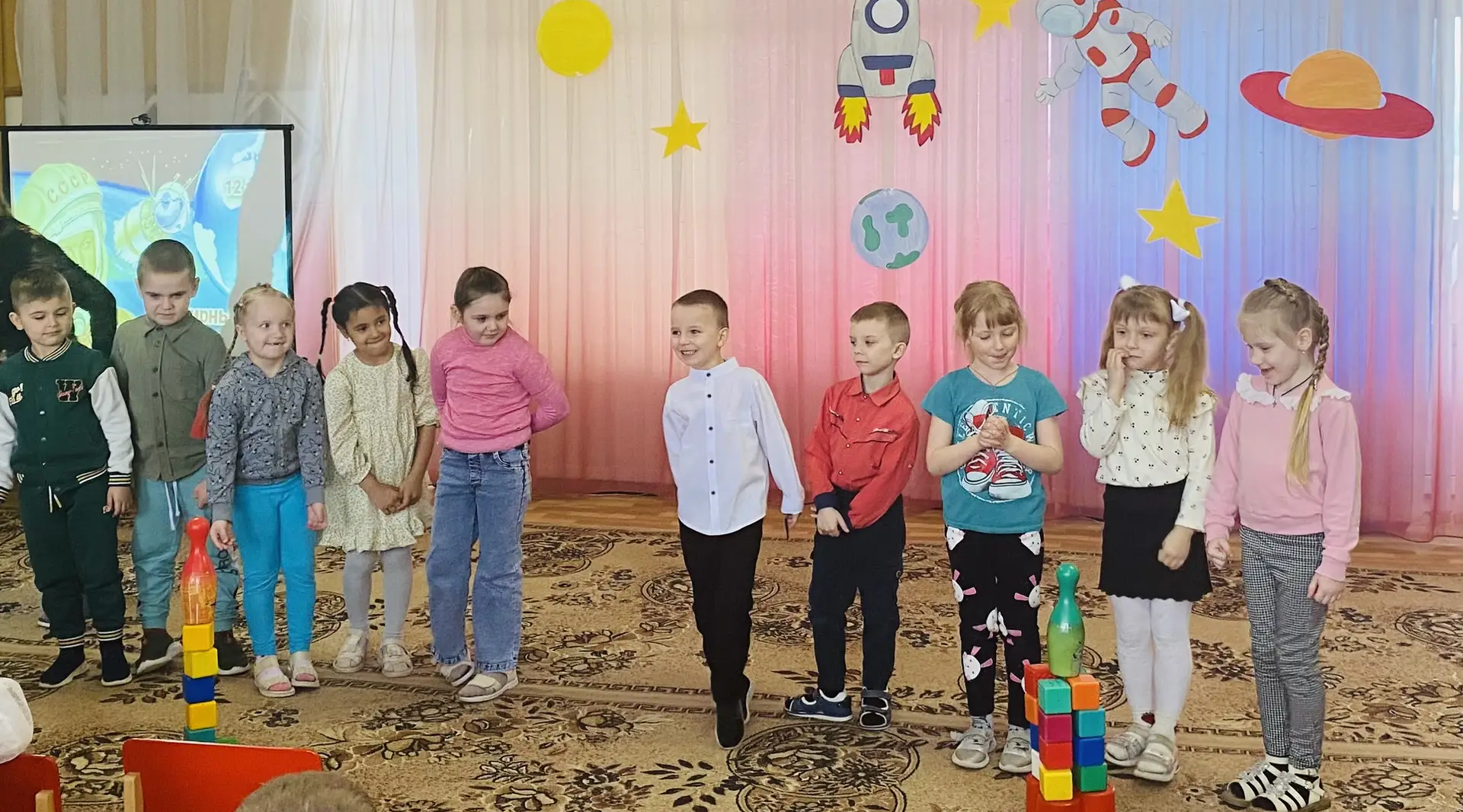 Накануне Дня космонавтики в детском саду «Солнышко» прошел звездный праздник