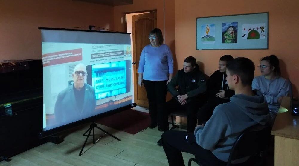 В Алешковичском СДК прошёл урок памяти «Геноцид: без права на забвение»