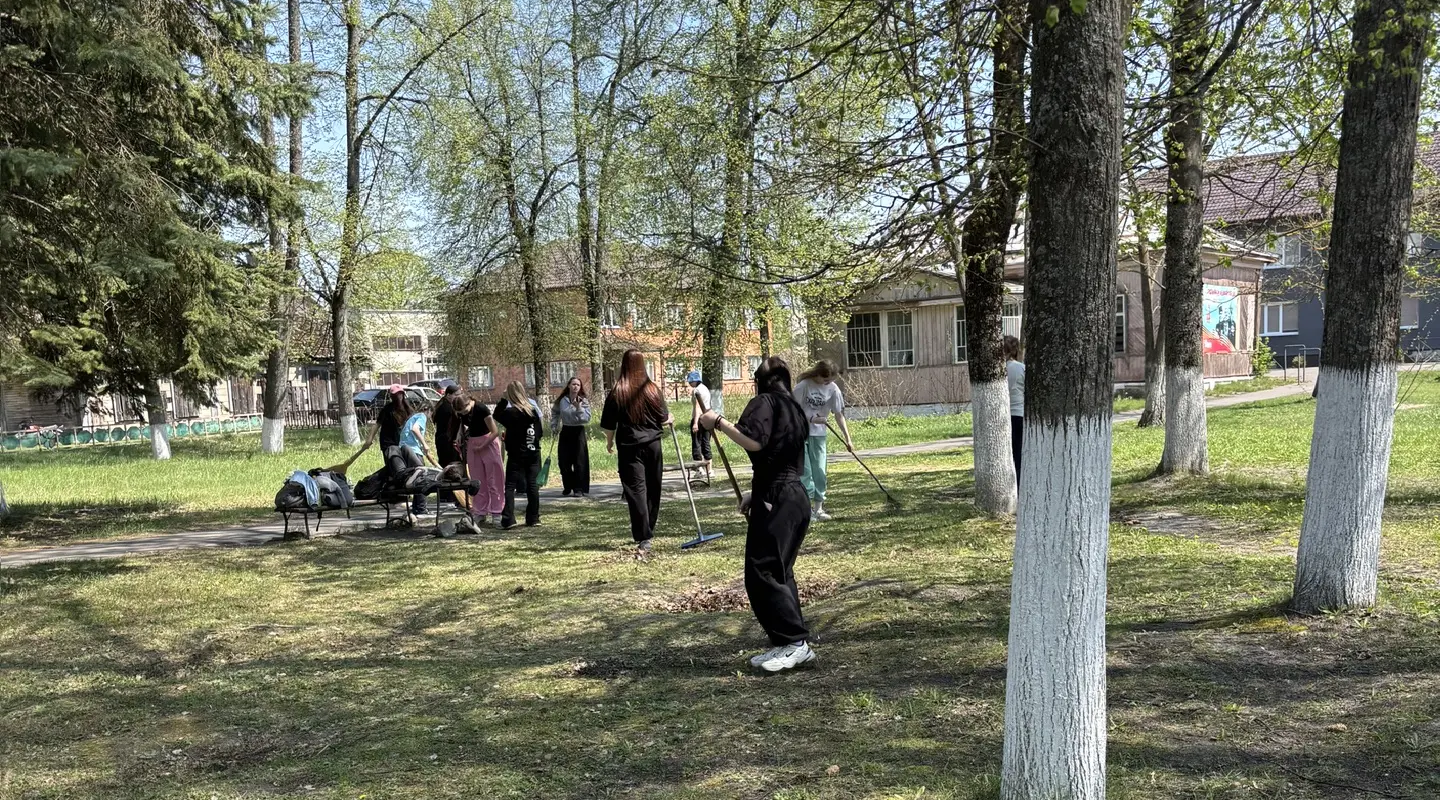 В Кокоревке навели чистоту в парке возле ДК