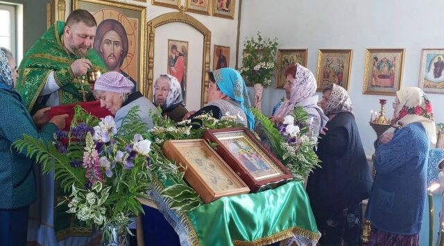 В поселке Холмечи отметили День Святого Духа