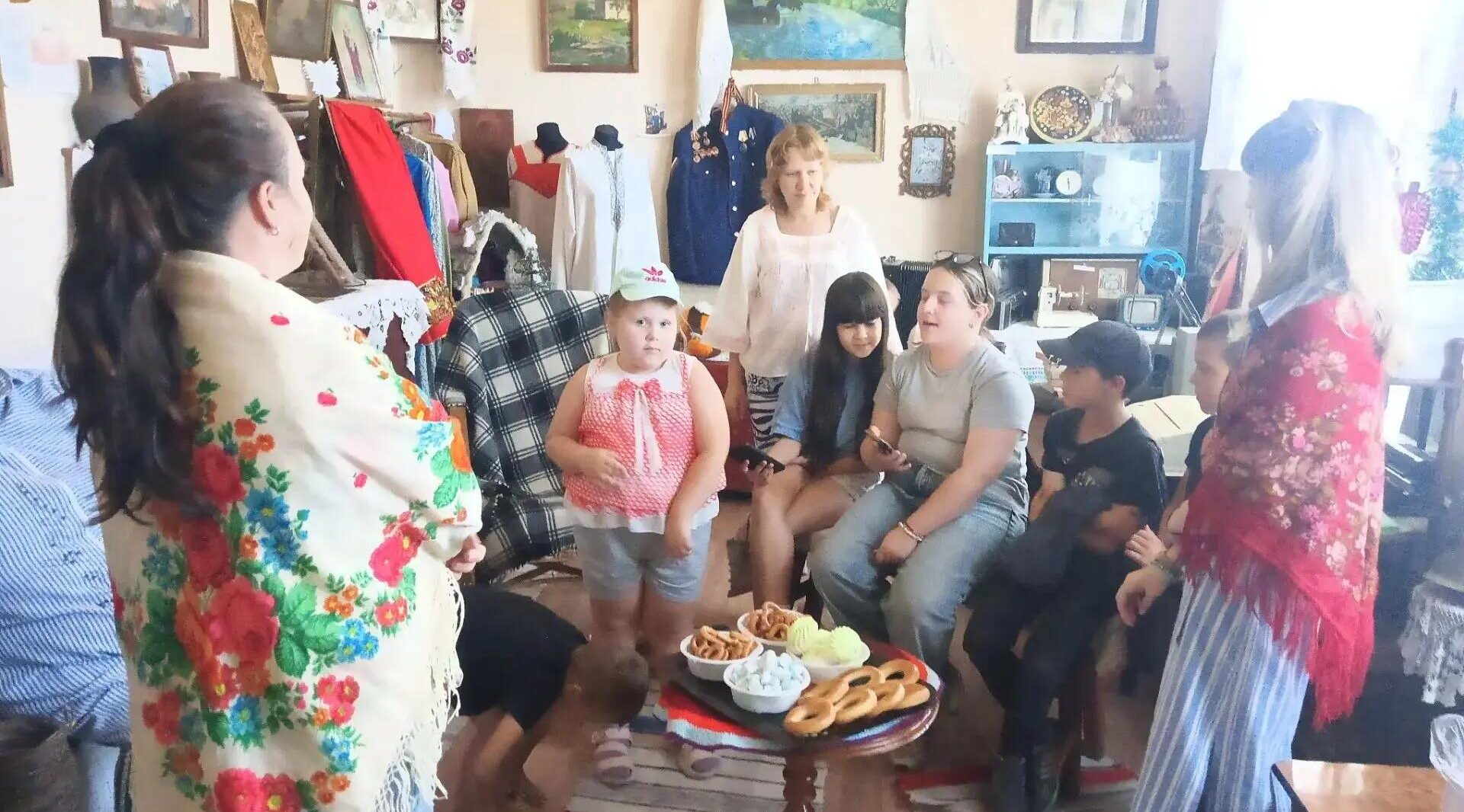 В Холмечском СДК прошли фольклорные посиделки «Нить, связующая жизни»