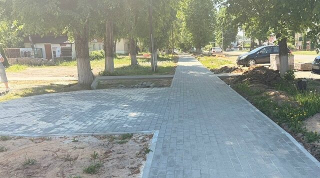 Центральная улица поселка Сеща обретает современный облик